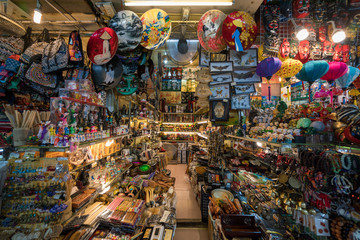 Fototapeta premium Wnętrze targu Ben Thanh w Ho Chi Minh, Wietnam