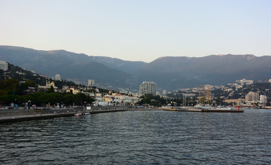 Fototapeta na wymiar View of the evening embankment of the city of Yalta