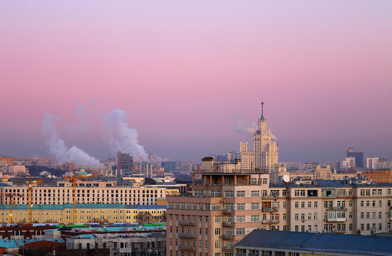 Photo beautiful sunset view of Skyscrapers in Moscow