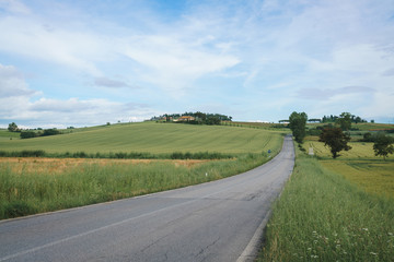 Fototapeta na wymiar Tuscany farm landscapes and green rolling hills