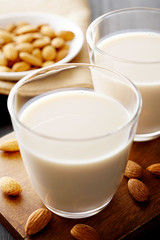 アーモンドミルク