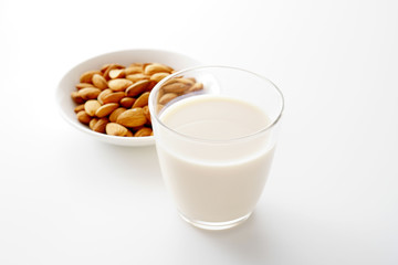 アーモンドミルク