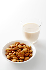 アーモンドミルク