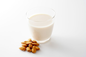 アーモンドミルク