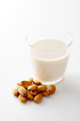 アーモンドミルク