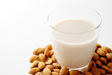 アーモンドミルク