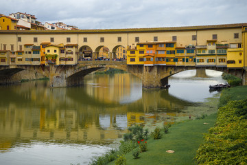 Fototapeta premium Old Golden Bridge on a cloudy September day. Florence, Italy