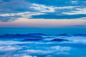Obraz premium Sky over the foggy hills in National Park Kiew Mae Pan, Doi Inthanon ,Chiang Mai Thailand