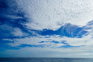 海上のうろこ雲