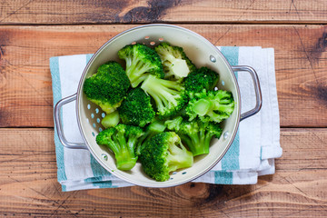 Step-by-step cooking broccoli cabbage with chicken in the oven, step 1 - preparing broccoli cabbage, selective focus, top view