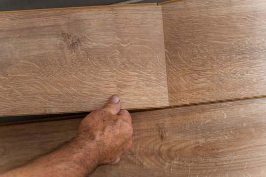 Inserts a laminate in the castle, steles the floor in the apartment.Construction and repair concept