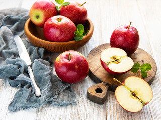 Bowl with red apples