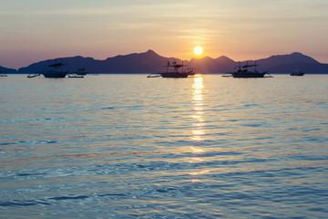 Fototapeta na wymiar Beautiful sunset at the sea. a variety of colors and shades of the rising sun.