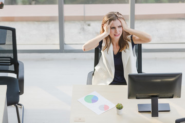 Woman feel desperate after  get complain email..