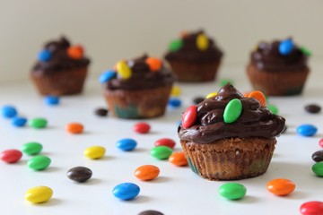 Cupcakes chocolate M&Ms