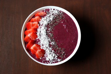 Smoothie bowl açaï and red fruits