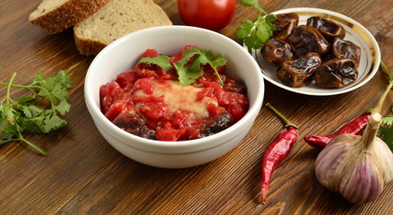 Chicken in spicy tomato sauce with dates