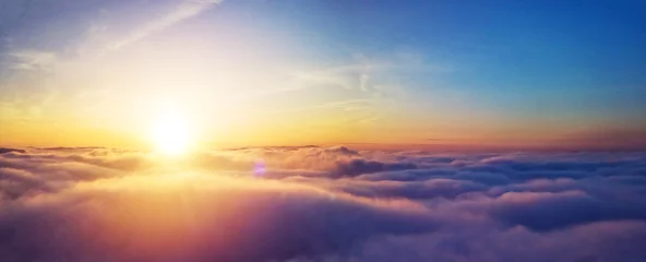 Fotobehang Ochtendgloren Mooie zonsopgang bewolkte hemel vanuit luchtfoto