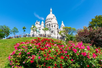 Basilica of Sacre Coeur (Sacred Heart) on Montmartre hill, Paris, France - obrazy, fototapety, plakaty
