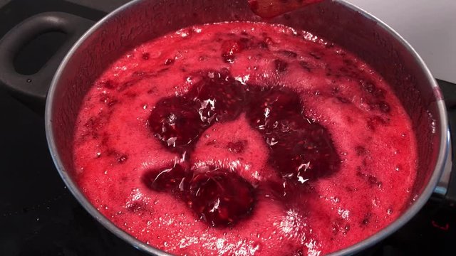 Making Rasperry jam