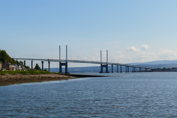 Fototapeta na wymiar Kessock Brücke bei North Kessock über die Beauly Firth Bucht in Schottland