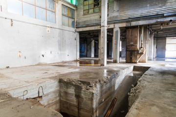 Fototapeta na wymiar Urban exploration in an abandoned factory