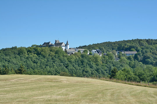 Burg und Dorf Wildenburg bei hellenthal in der Eifel,Nordrhein-Westfalen,Deutschland