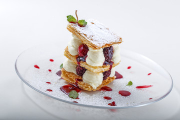 dolce con gelato alla frutta