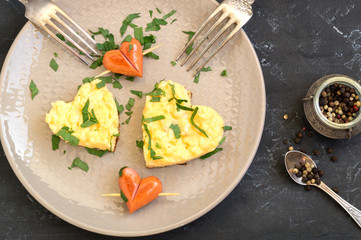 For Breakfast on Valentine's Day can be omlette with bread in the shape of a heart. The view from the top