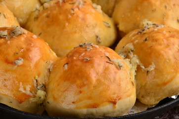  Appetizing garlic pampushki with garlic oil and herbs.