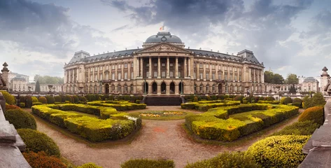 Fototapeten Royal Palace and garden in Brussels, Belgium © LALSSTOCK