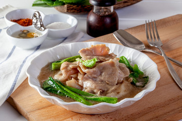 Fried noodle with  kale in gravy and Vegetable