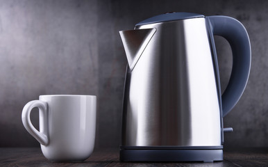 Stainless steel electric cordless kettle of one litre capacity