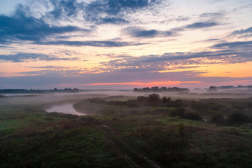 Dolina Górnej Narwi, Poranne mgły nad rzeką, Narew, Podlasie, Polska
