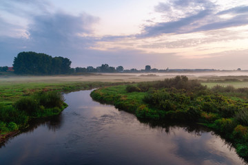 Dolina Górnej Narwi, Poranne mgły nad rzeką, Narew, Podlasie, Polska