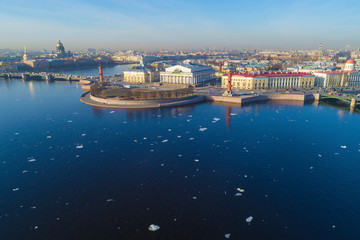 Obraz premium View of the Spit of Vasilievsky Island on an April sunny morning (shooting from a quadrocopter). Saint-Petersburg, Russia