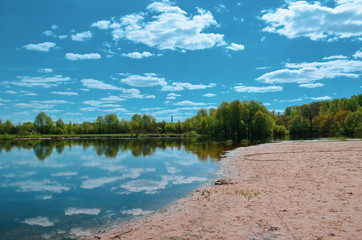 Fototapeta na wymiar Clouds in the water reflection