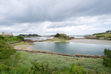 Vue sur le Moulin &agrave; mar&eacute;e du Birlot, &icirc;le de Br&eacute;hat, C&ocirc;tes D'armor, Bretagne