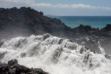 Meeresbrandung an Felsen, Lanzarote