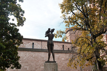 Madre con bambino, Teramo, Abruzzo, Italia