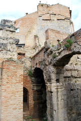 Rovine di anfiteatro romano. Teramo, Abruzzo, Italia