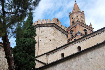 Fototapeta na wymiar Antica chiesa a Teramo, Abruzzo, Italia
