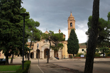 Fototapeta na wymiar Antica chiesa a Teramo, Abruzzo, Italia