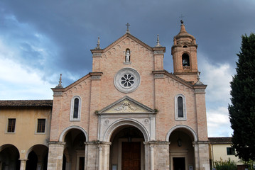Fototapeta premium Antica chiesa a Teramo, Abruzzo, Italia