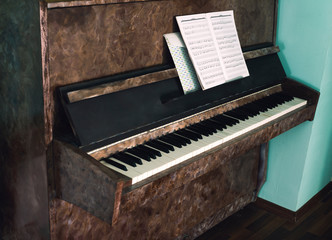 Fototapeta na wymiar Old wooden piano