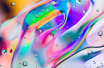 Closeup of colorful oil drops motion on water surface - obrazy, fototapety, plakaty