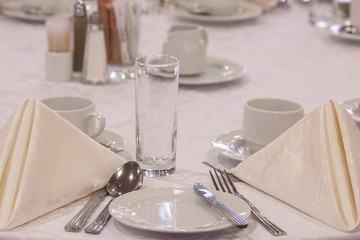 Table setting in the restaurant