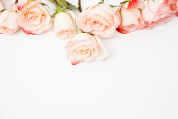 Obraz na płótnie Canvas Rose border floral flat lay
