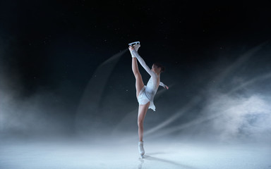 Obraz na płótnie Canvas Figure skating girl.