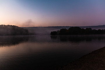 Fototapeta na wymiar Morgengrauen bei Nebel